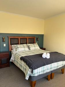 a bedroom with a bed with two white towels on it at Bercy in Valdivia +25 photos