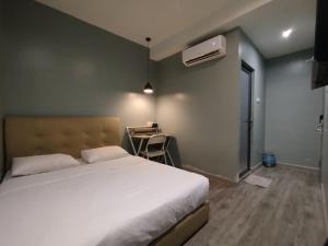 a bedroom with a white bed and a desk at Mirani Hotel Ampang Near Melawati Mall in Kuala Lumpur +38 photos
