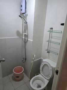 a small bathroom with a toilet and a shower at nicecondotel in Manila