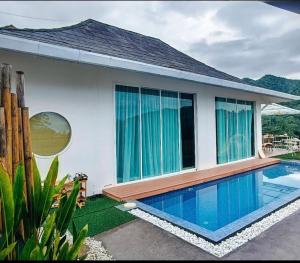 a house with a swimming pool in the yard at Japanese house PhuSaimorkVilla in Ban Kai Noi
