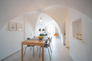 a dining room with a table and some chairs at חקל תפוחין 1 - Hakal-Tapuchin 1 in Safed