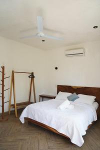 a bedroom with a bed with a ceiling at Buena Vista in El Paredón Buena Vista