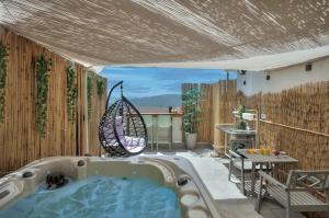 a jacuzzi tub in a patio with a table at סוויטות סוויט - Suite in Safed