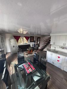 a kitchen and a living room with a table and chairs at Cabaña Belvedere in Duitama