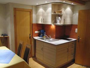 A kitchen or kitchenette at Sonnleiten - Guggerhof - Villa Sonnenwies