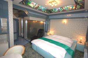 a bedroom with a bed and a stained glass ceiling at ホテルサティス伊勢店 in Ise +7 photos