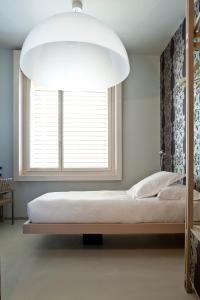 Postel nebo postele na pokoji v ubytování Nu Hotel