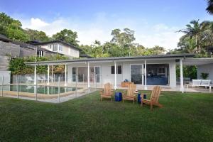 a backyard with a pool and a house at Tide Pool Ocean Front Full house in South Mission Beach