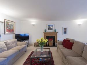 a living room with a couch and a tv at 7A - Uk7350 in Edinburgh