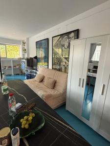 a living room with a couch and a table at Appartement lumineux proche du Parc des Sources in Vichy