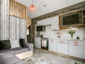 a living room with a couch and a kitchen at Oak Tree View - Ukc8193 in Dolau