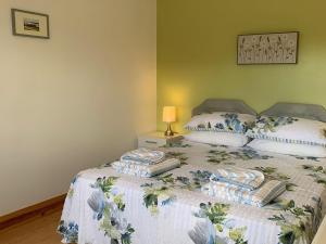 a bedroom with two beds with pillows on it at Ploughmans Cottage-Uk7346 in Dyke +6 photos