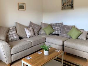 a living room with a couch and a coffee table at Ploughmans Cottage-Uk7346 in Dyke