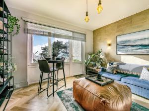 a living room with a blue couch and a table at 17 Mount Brioni in Downderry +14 photos