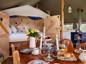 a dining room with a table and a bed at 3 Lower Keats Glampling - Ukc4745 in Chardstock +13 photos