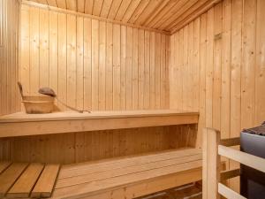 a wooden sauna with a wooden shelf and a spoon at Eagle 3 Star - Ukc5056 in Aviemore