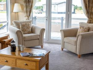 a living room with two chairs and a coffee table at Rivendale 7 in St. Andrews
