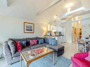 a living room with a couch and a table at Thyme Cottage - Ukc6131 in Eastdean