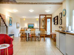 a kitchen and dining room with a table and chairs at Beachy Barn - Ukc6126 in Eastdean +30 photos