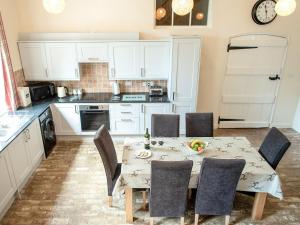 a kitchen with a table and chairs in a kitchen at The Amherst House in Bury Saint Edmunds