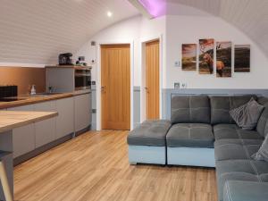 a living room with a couch and a kitchen at Ben Rinnes - Ukc6028 in Newmill