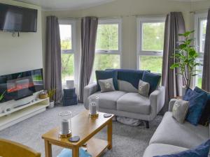 a living room with a couch and a table at Unwind 37 - Uk43980 in West Thirston