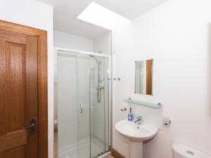 a bathroom with a sink and a shower at Appletree Cottage - Ukc6251 in Linlithgow