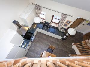 an overhead view of a lecture room with a stage at Beech Cottage - Ukc6252 in Linlithgow