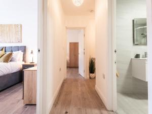 a bedroom with a bed and a bathroom with a sink at Flat 1-Uk41147 in Southampton