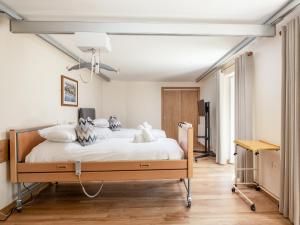 a bedroom with a large bed in a room at Emsdorf Lodge - Ukc5800 in Lundin Links