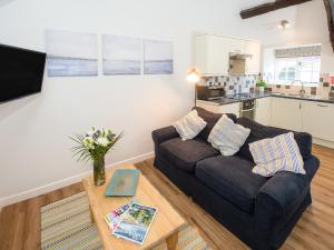 a living room with a couch and a table at Number Seven - Ukc4969 in Tawstock
