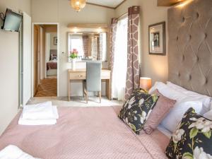 a bedroom with a bed and a desk in a room at Rivendale 52 in St. Andrews
