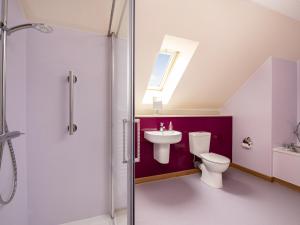 a bathroom with a toilet and a sink at Largo Lodge - Ukc5801 in Lundin Links +2 photos