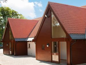 two barns with red roofing at Homelands-Cardy in Lundin Links