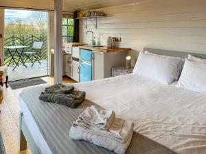 a bedroom with a large bed with towels on it at Castle Lodge - Uk50987 in Sheriff Hutton