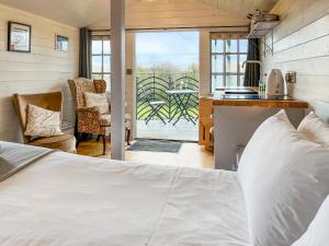 a bedroom with a bed and a kitchen with a balcony at Castle Lodge - Uk50987 in Sheriff Hutton
