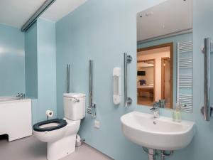 a bathroom with a toilet and a sink and a mirror at Lundin Lodge - Ukc5802 in Lundin Links