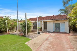 a house with a garden and a driveway at Casa Bella in Bongaree