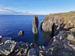 a large rock formation in the middle of the ocean at Lindisfarne Cottage -Ukc5295 in Beadnell
