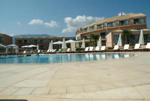 Bazén v ubytování Ionian Emerald Resort nebo v jeho okolí