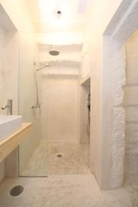 Ett badrum på Serpa Beach House