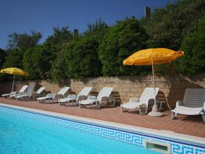 Bazén v ubytování Cozy Farmhouse in Paciano with Swimming Pool nebo v jeho okolí