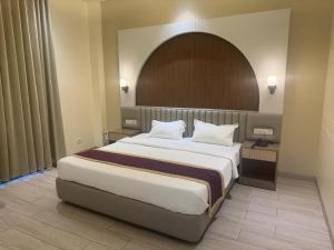 a bedroom with a large bed in a room at Agastya Resort in Bāri