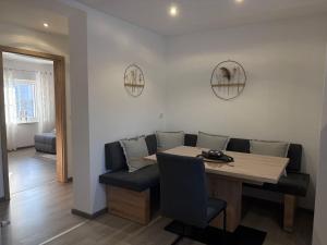 a dining room with a wooden table and chairs at Ferienwohnung Zaglmann in Zandt