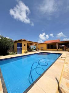 a swimming pool in a yard with a house at Caponga Beach House - 100m da Praia in Cascavel