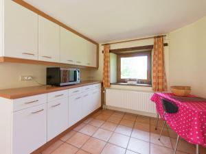 A kitchen or kitchenette at Quaint Cottage In Jevign with Terrace