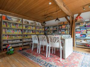 Gallery image of Attractive holiday home with a wood stove, located on a farm in Heeten