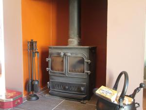 a stove in the corner of a room at Cottage 7 - Skye Cottage - Ukc4884 in Fort Augustus