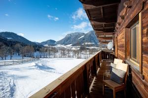 a deck with a view of a snow covered mountain at Harry's Hittn in Söll