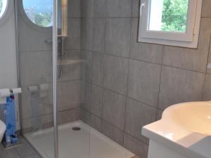 Ένα μπάνιο στο Holiday Home in Moriani-Plage near Beach +31 φωτογραφίες